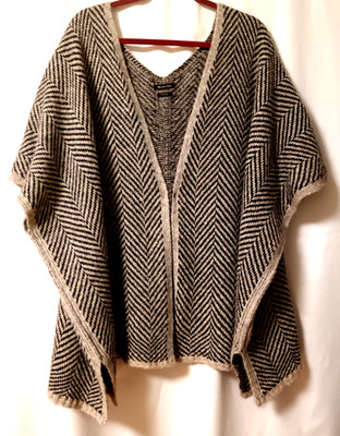 Cape/Poncho MASSIMO DUTTI , Italien aus Alpaka, Wolle, Mohair u.a. Einheitsgröße