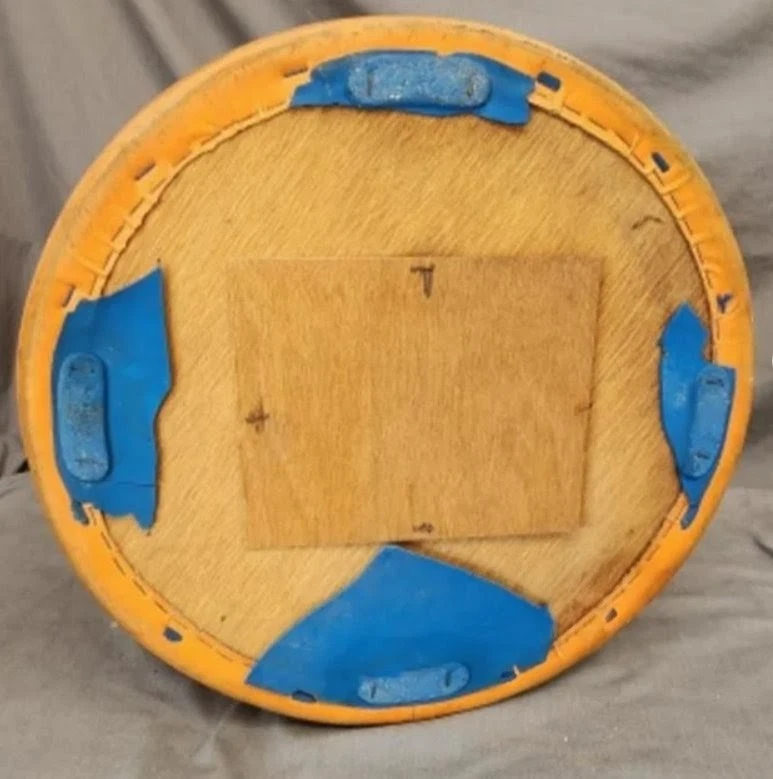 TABURETE BARRIL MCM NARANJA Y DORADO Foto 4 de 4