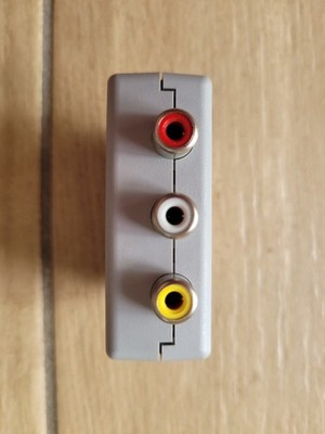 SCART Stecker auf 3 RCA Buchsen A/V Audio Video Adapter Converter