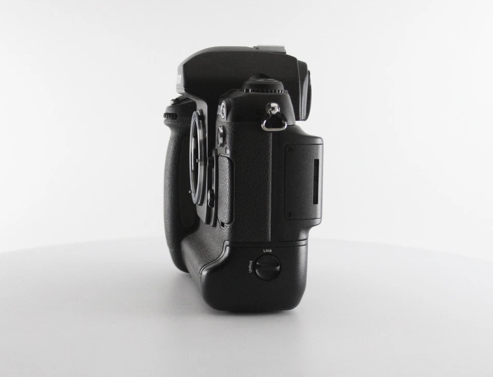 Nikon D1X 5.3 MP Digital SLR Camera Body Only - VAA109EM/25205PDP (25211) - Image 3 of 4