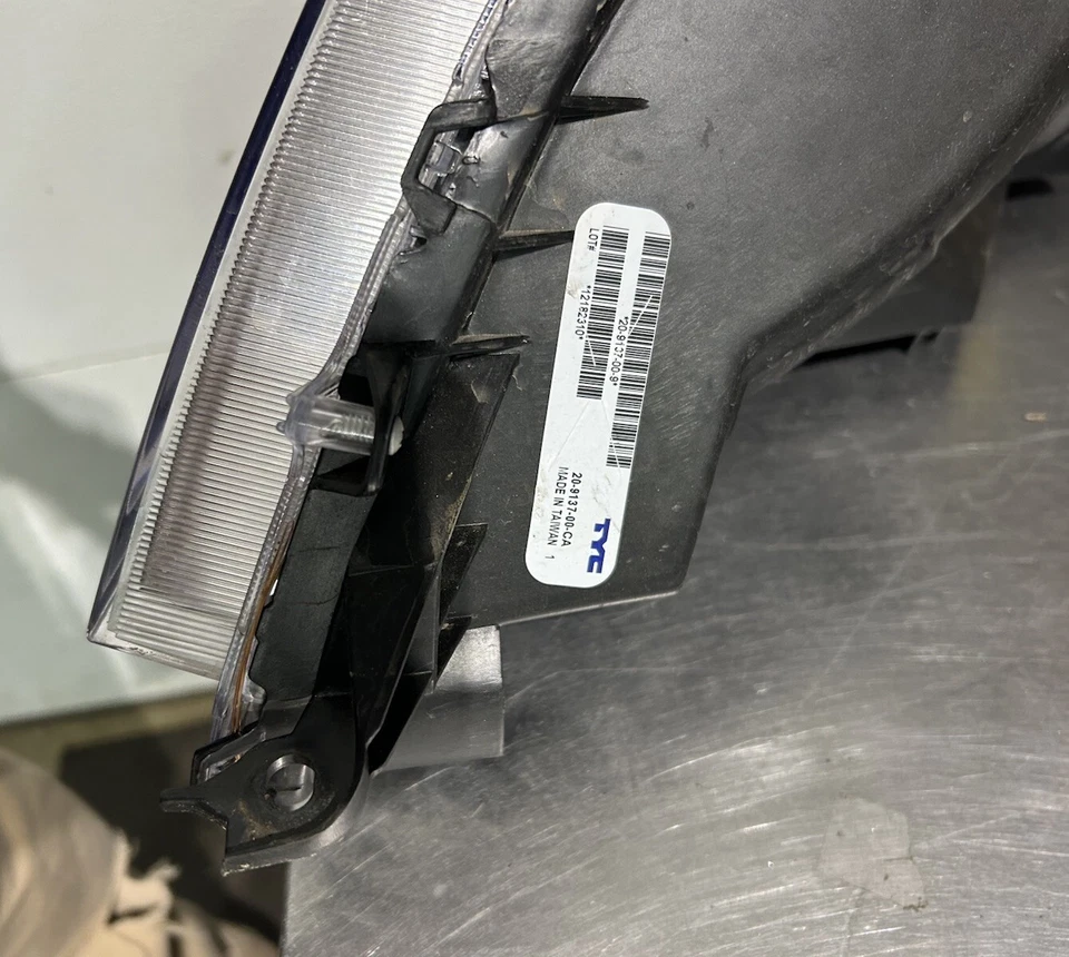 ✅2011 - 2014 Toyota SIenna Halogen Headlight  Right Passenger #281 - Image 4 of 4