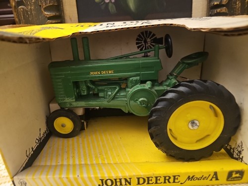 Scale Models John Deere "Model A" 1/16 Beckman High School Edition - Picture 3 of 23