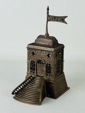 Antico Salvadanaio In Bronzo A Forma Di Banca Con Bandiera Milano Inizio XX Sec.