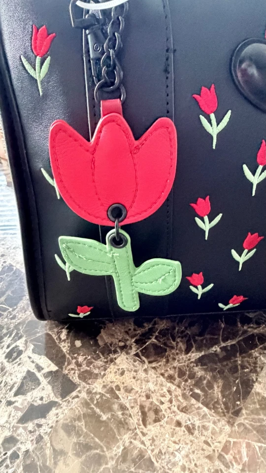 NUEVO Bolso de mano Betsey Johnson negro flor de tulipán bordado Foto 2 de 4