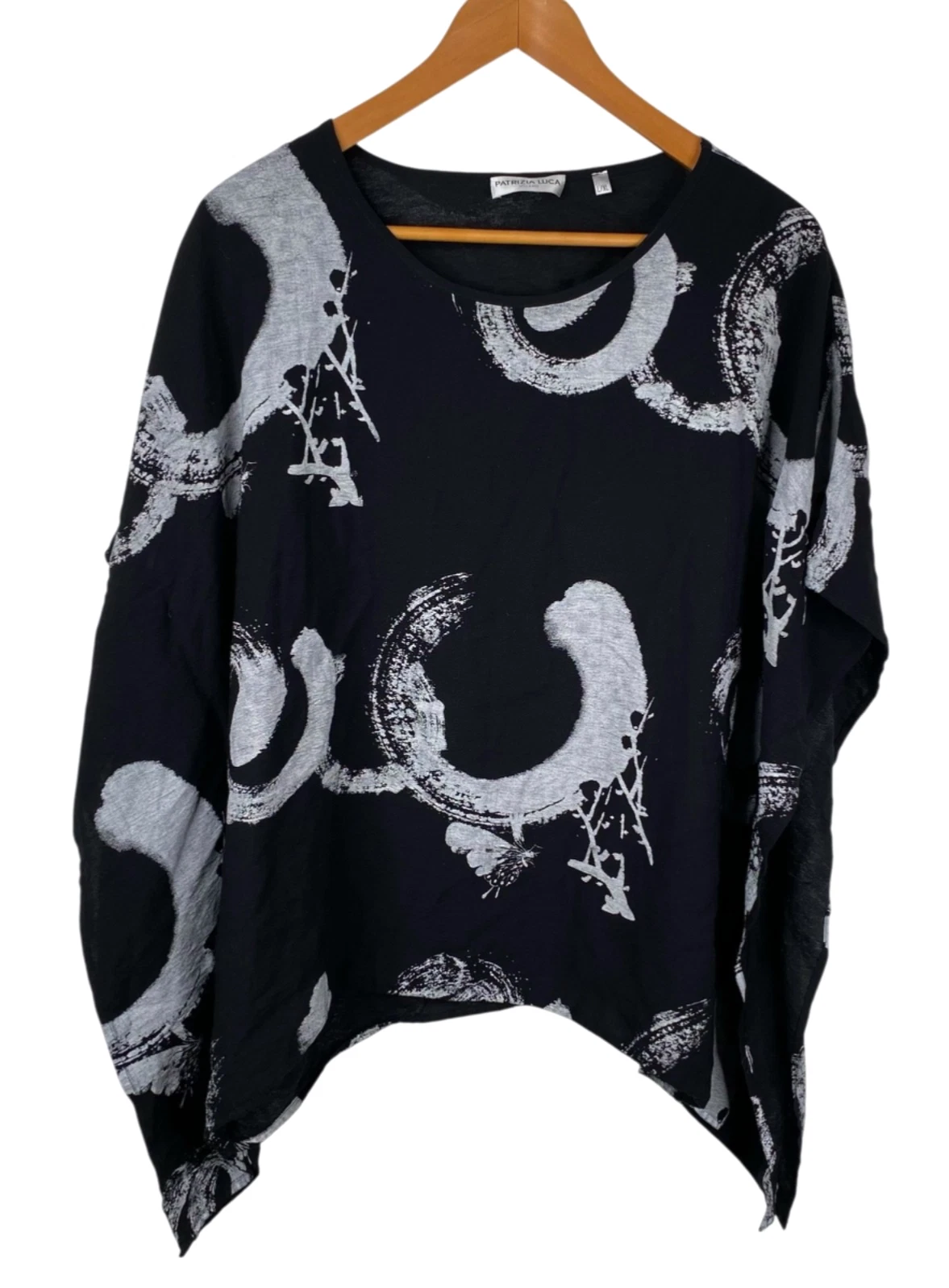 Patrizia Luca Women's Artsy Lagenlook Boho Poncho Top Black White Size L/XL
Opens in a new window or
