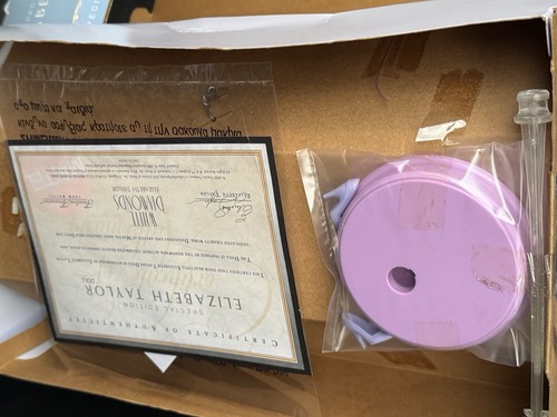 Muñeca Barbie ELIZABETH TAYLOR Diamantes Blancos 2000 Ojos Púrpura Nueva Caja Como Está - Imagen 7 de 7