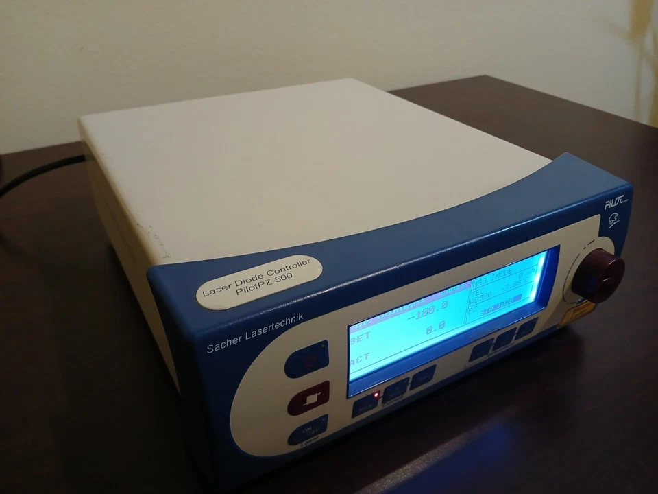 Controlador de diodo a laser Sacher Lasertechnik PilotPZ 500 - Imagem 2 de 3