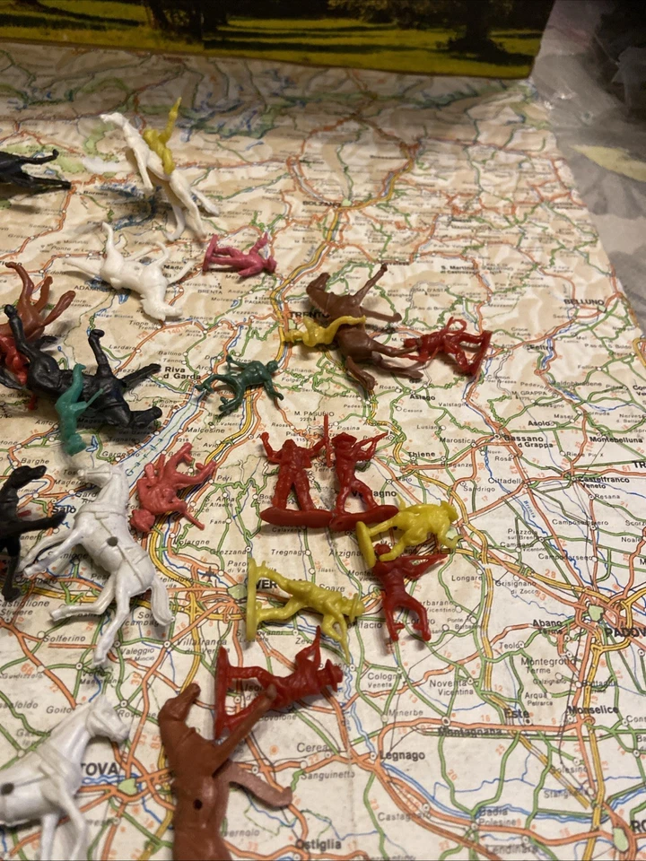 Piccolo Lotto Soldatini scala 1/72 BARAVELLI serie Western ( Vari Soggetti) - Immagine 2 di 4