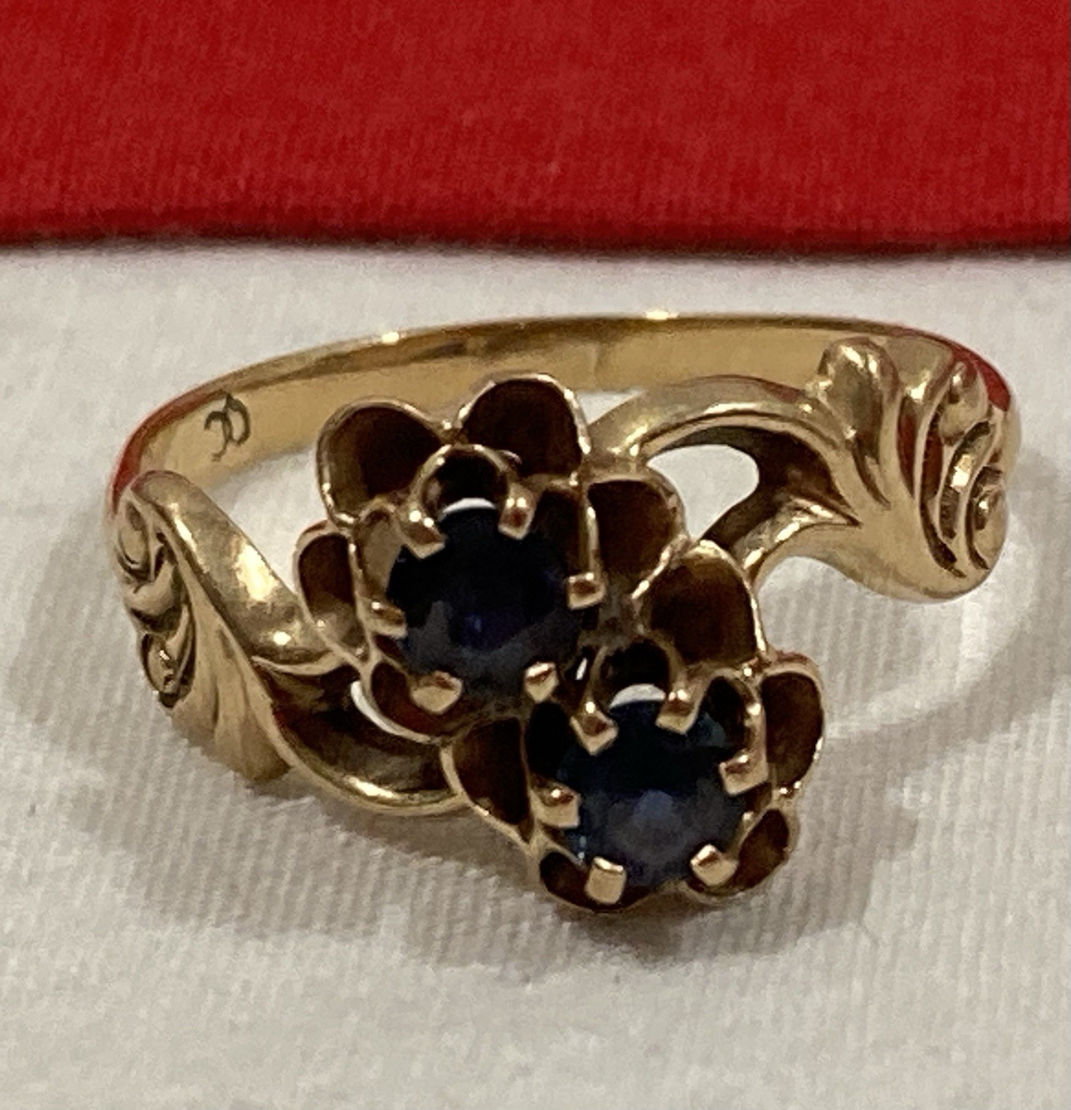 Vintage QC 10k Solid Yellow Gold Blue Sapphire Stone Belcher Band Ring Size 4.75