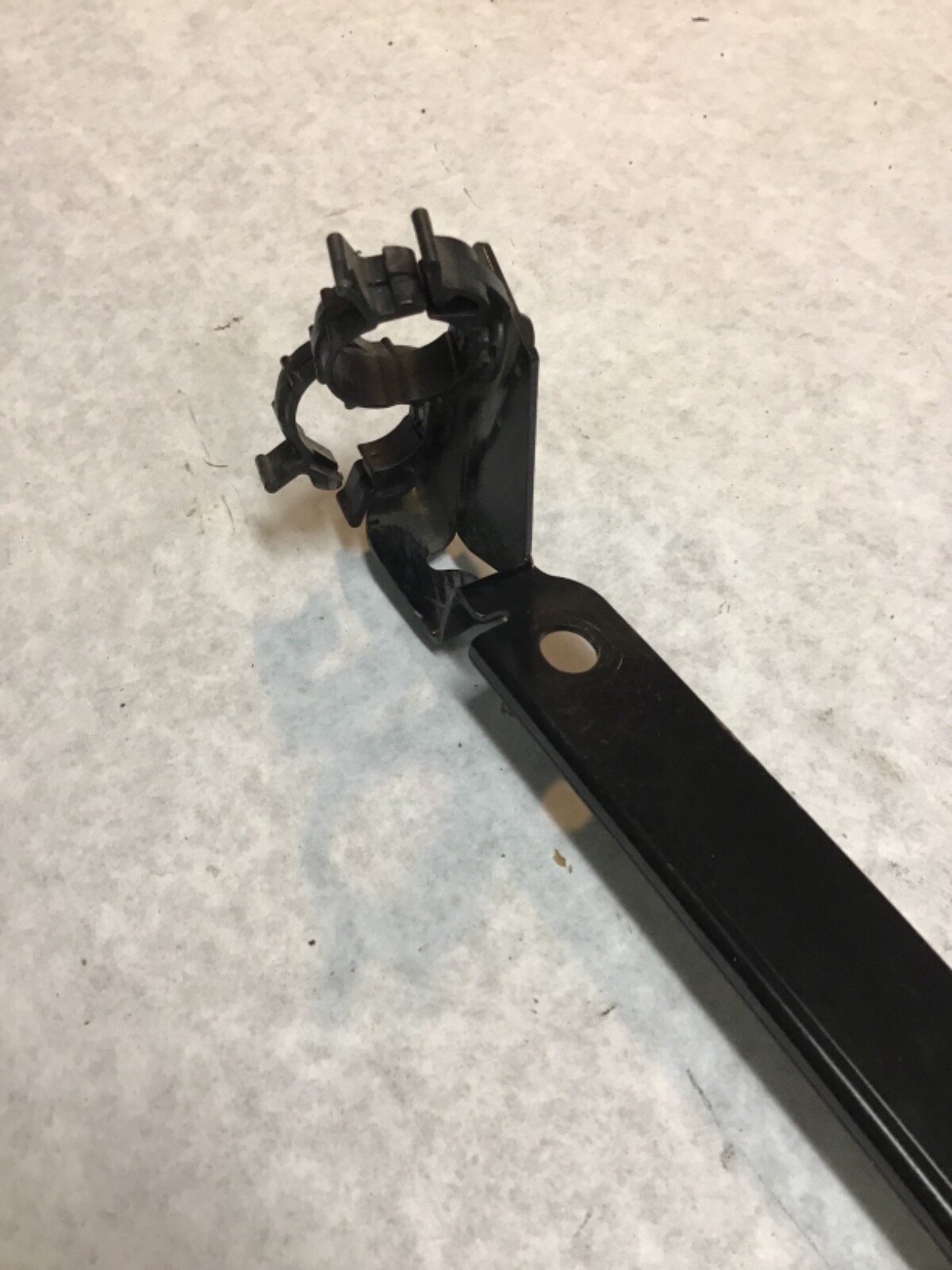 Maserati GranTurismo GranCabrio Injector Bracket Right Passenger Side 2015 