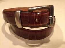 UNISEX GAP SZ MED 32  BROWN LEATHER BELT, MATTE SILVER TONE HARDWARE.