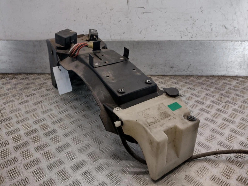 Triumph Speed Triple 885 1995 Undertray Foto 2 de 4