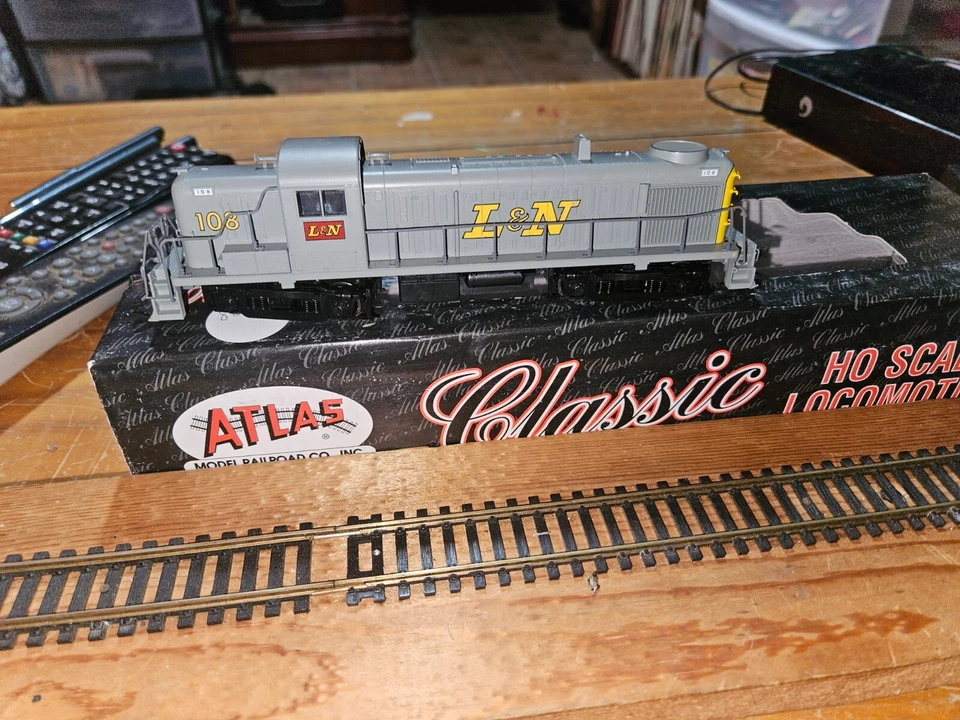 ALCO RS-3 L&N DIESEL, ATLAS, HO GUAGE, RUNS EXCELLENTLY - Image 2 of 4