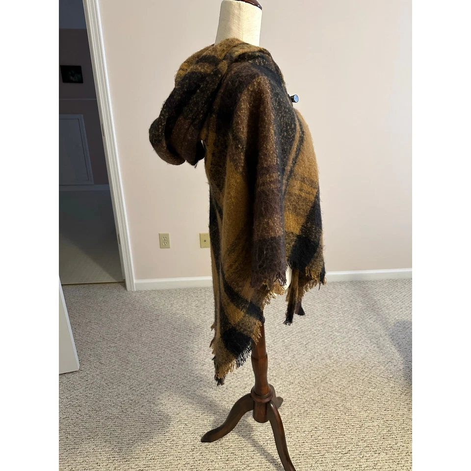 Capa/xale/envoltório marrom Nine West nova com etiquetas - Imagem 3 de 4