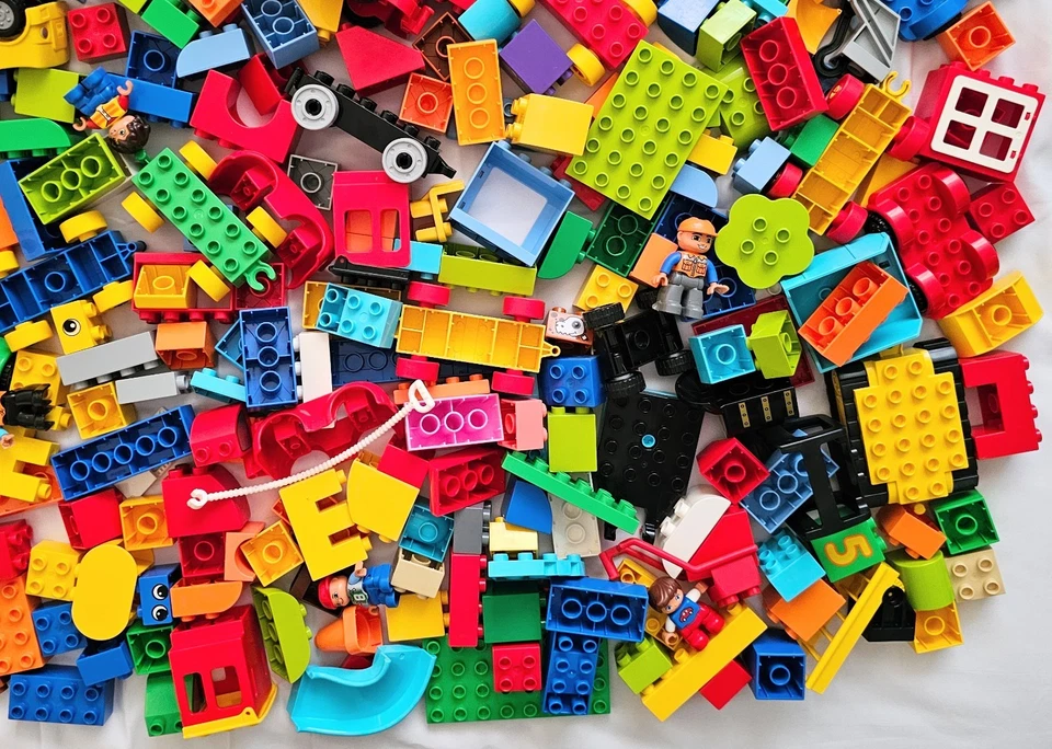 Lego Duplo Lot of 10 Lbs. Various Pieces Parts Bricks Blocks Mini Figures (A5) - Image 3 of 4