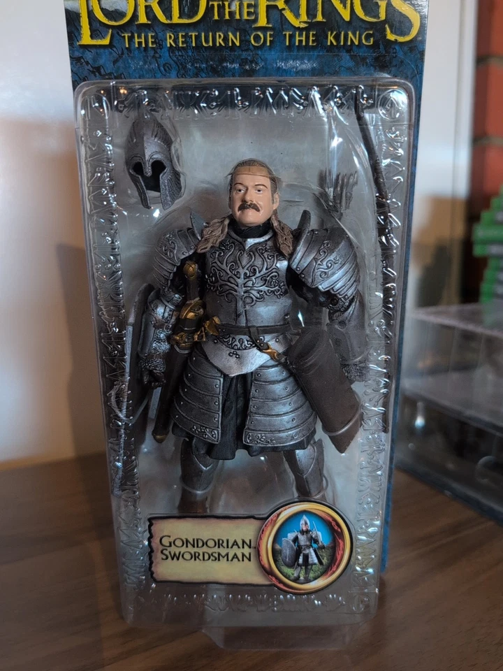 Lord of the Rings ROTK Gondorian Swordsman Toybiz Figure (VERY RARE) - image 2 of 4