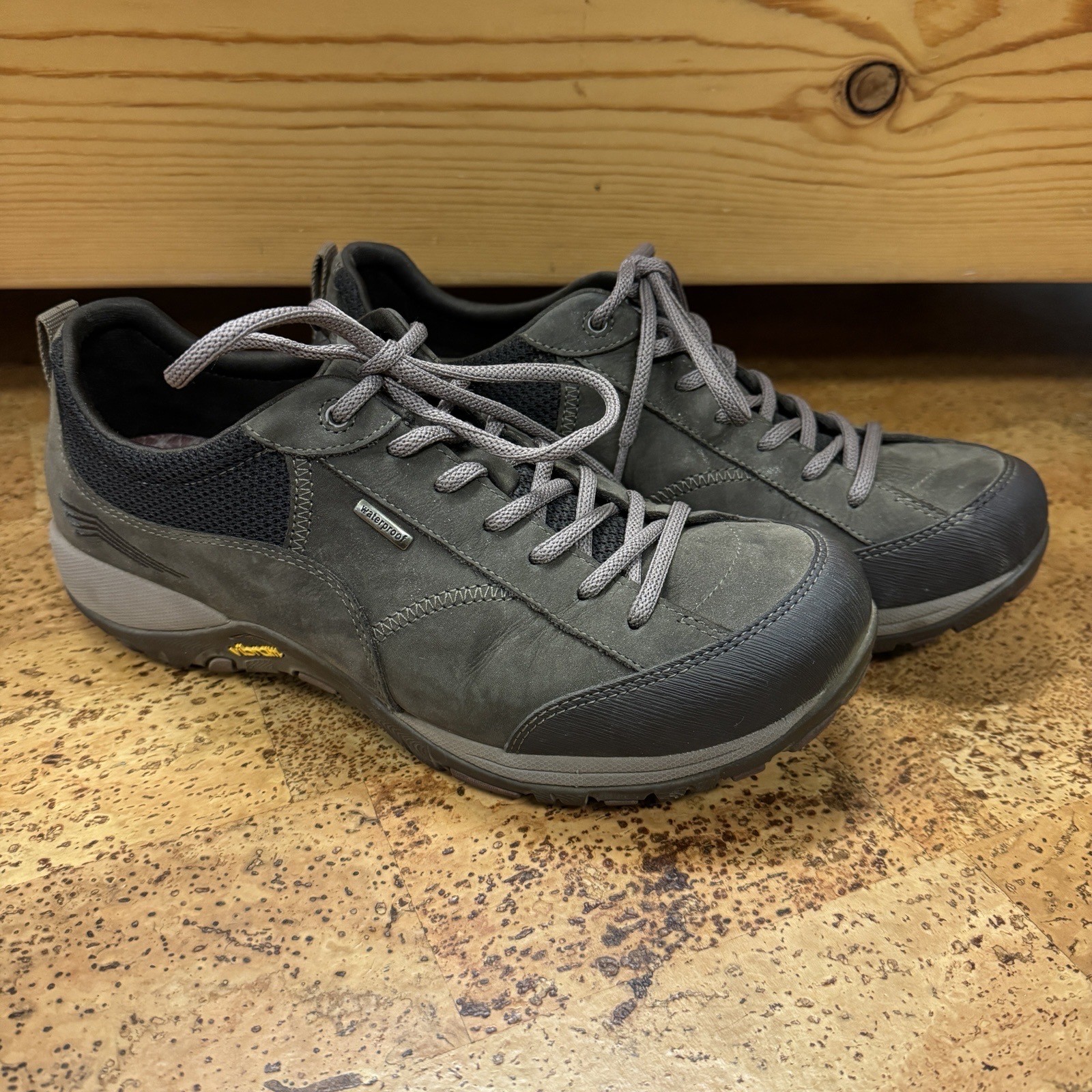 SAOLA Dansko Paisley scamosciato impermeabile escursionismo taglia EU 41. Suola donna US 9 5 Vibram