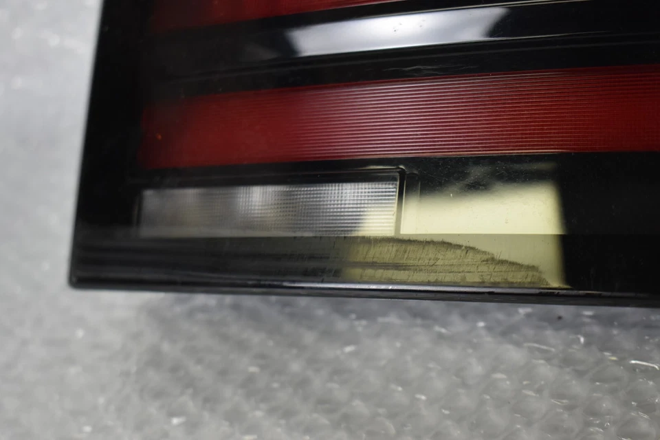 Luz traseira interna esquerda para LAND ROVER Discovery V 16 2021 - LR144112 - Imagem 4 de 4