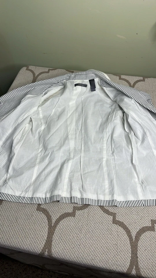 Liz Claiborne 尺码 10 泡泡纱白色灰色条纹女式西装外套 — 第 3/4 张图片