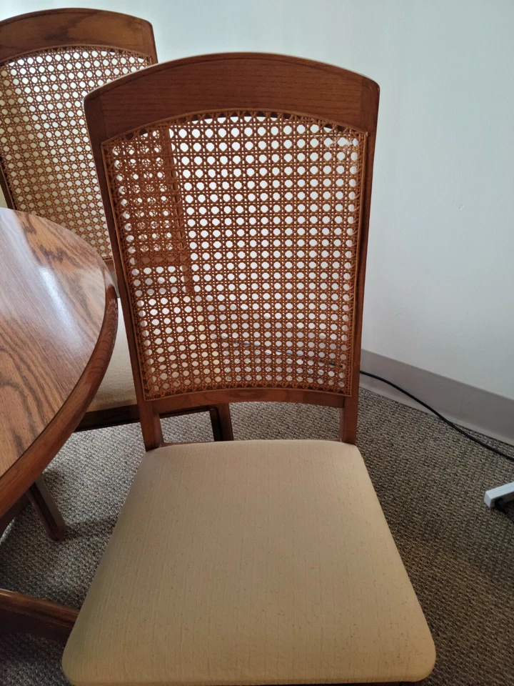 Mesa de comedor de roble macizo con 4 sillas Foto 3 de 4