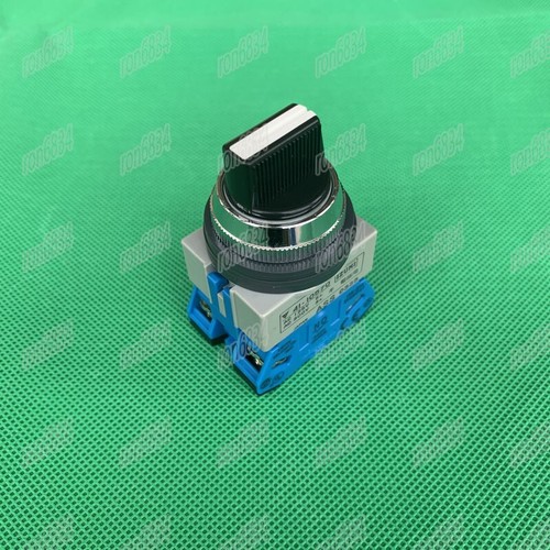 1pc used IDEC 41-10570 Button Switch HW-G10 - Picture 1 of 3