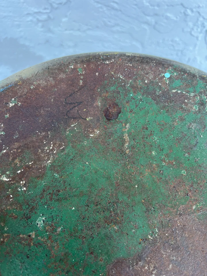 Antiguo taburete médico Dr. dibujo pata de acero doblada, dentista industrial de colección antiguo Foto 4 de 4