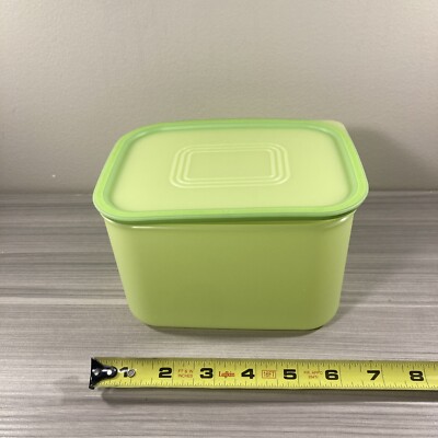 Tupperware Pak N Stor Container w/Lid Storage Container 5.5 Cups 1.3L Green New!