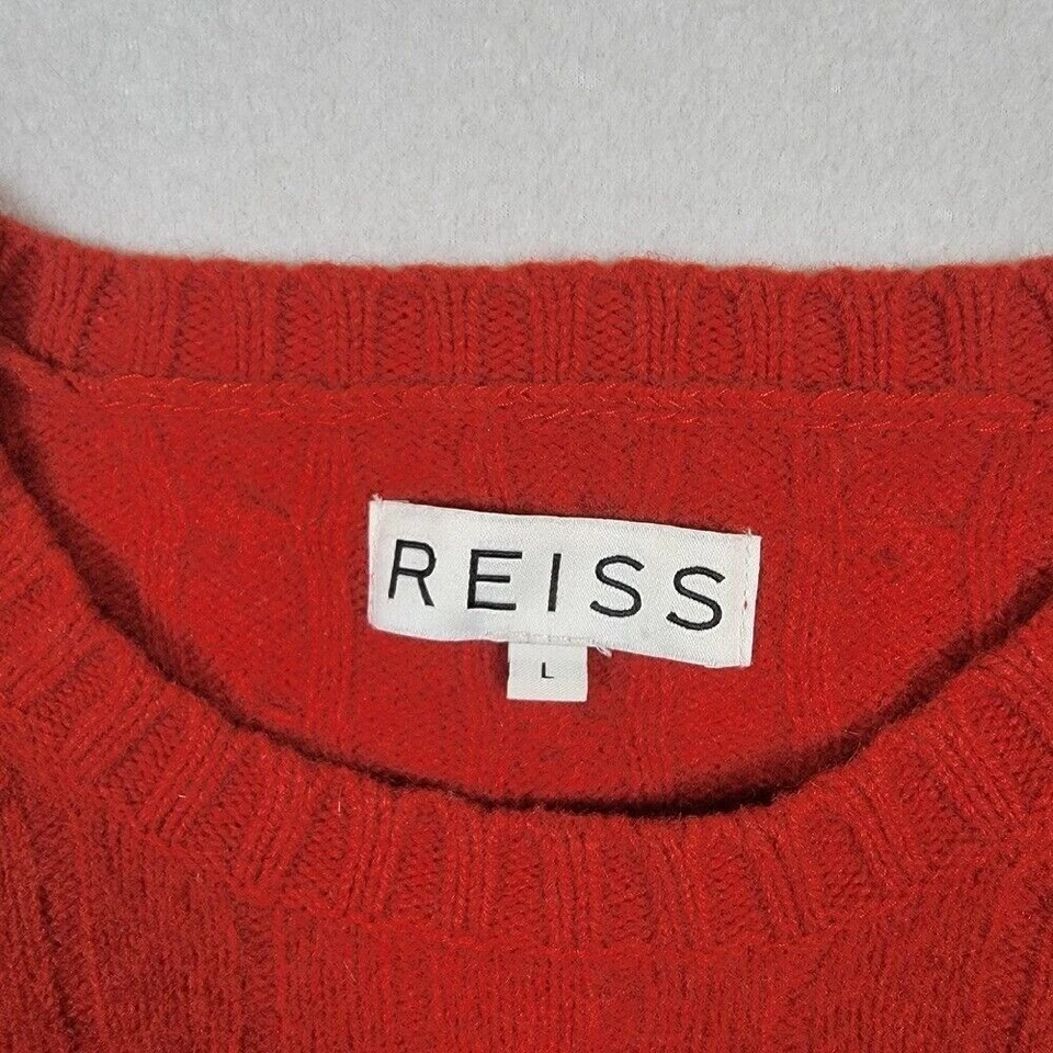 Suéter para mujer Reiss 100 % lana de cordero tejido con cable talla grande rojo cuello redondo Foto 3 de 4