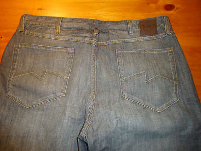 MENS Lee STRAIGHT FIT JEANS  36  BY 32  NWOT