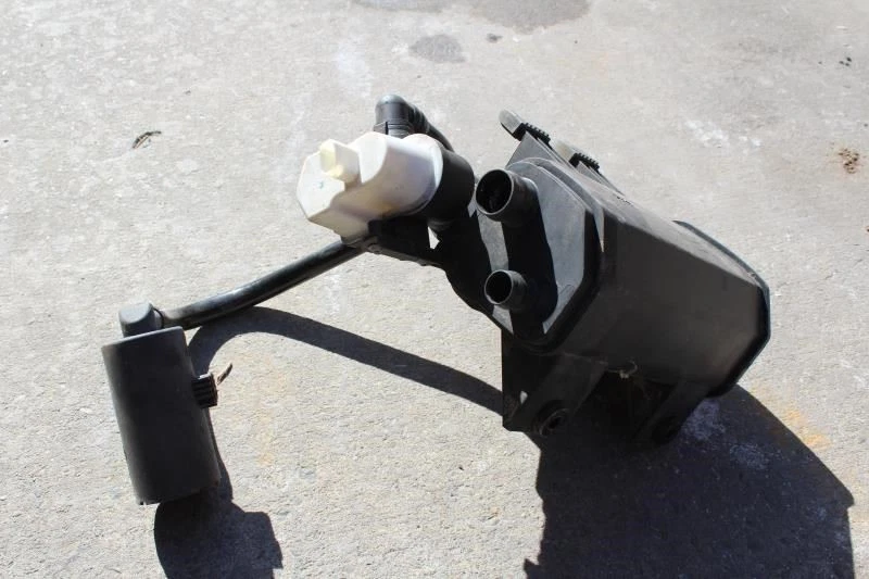 BMW 550i E60 2006 2007 bote de carbón de vapor de combustible 7162365 Foto 3 de 4