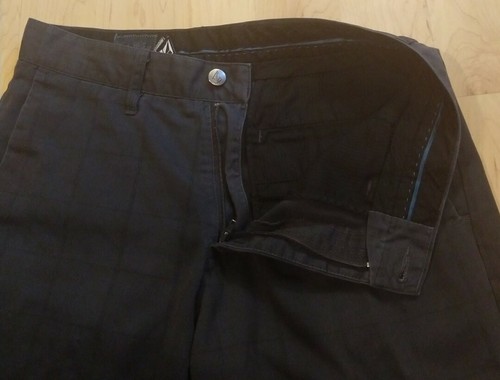 Volcom Men's Gray Checkered Casual Shorts Size 30 - Picture 3 of 6