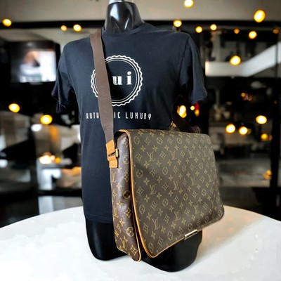 LOUIS VUITTON Monogram Mens Laptop Shoulder Messenger Crossbody