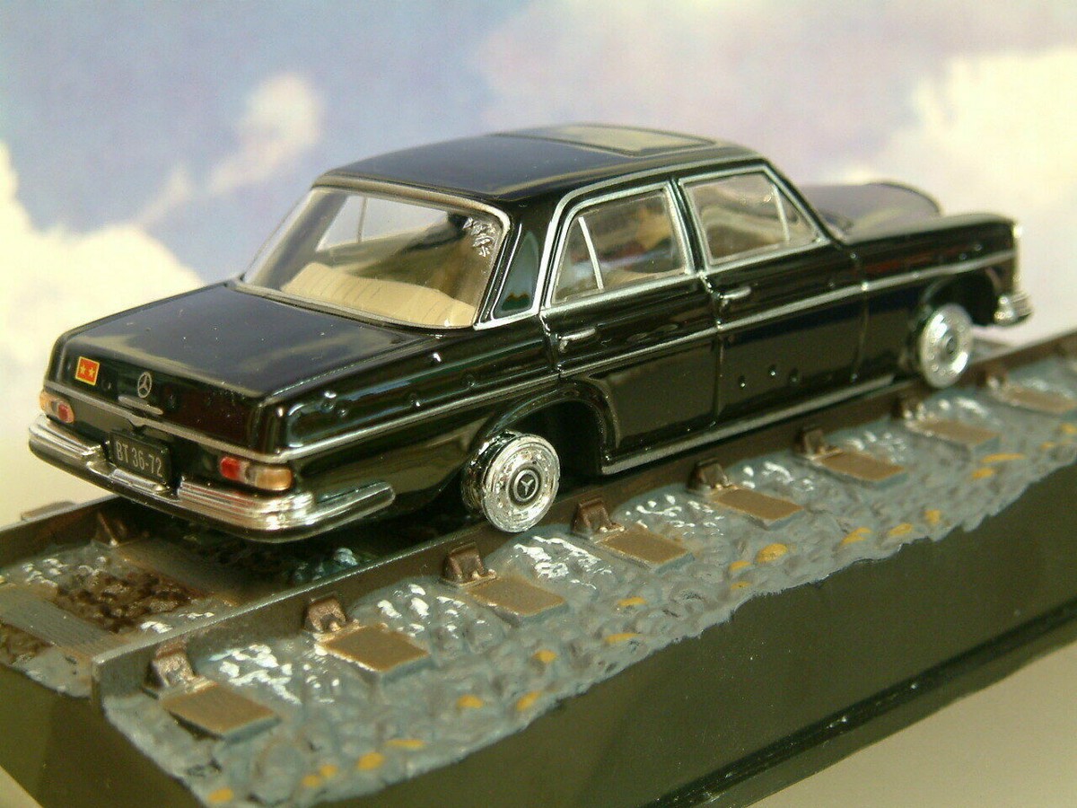 JAMES BOND - 1/43 MERCEDES-BENZ 250SE - OCTOPUSSY - DY023