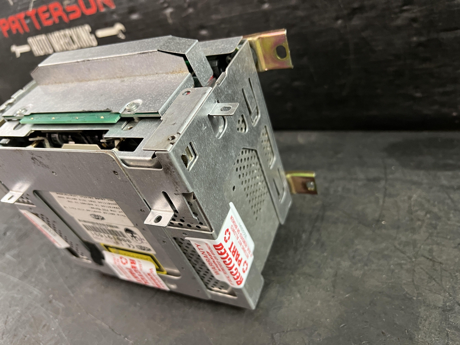 02-06 MASERATI SPYDER CD HEAD AUDIO UNIT PLAYER ID# 000191631