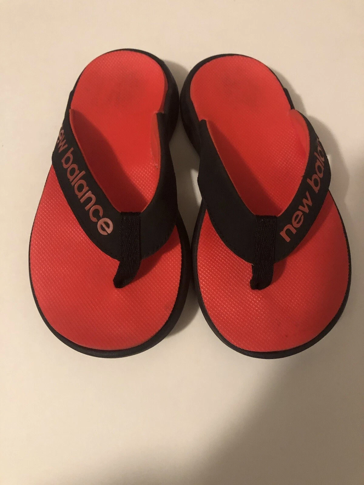 Sandalo infradito rosso bambini New Balance taglia 11k molto pulito