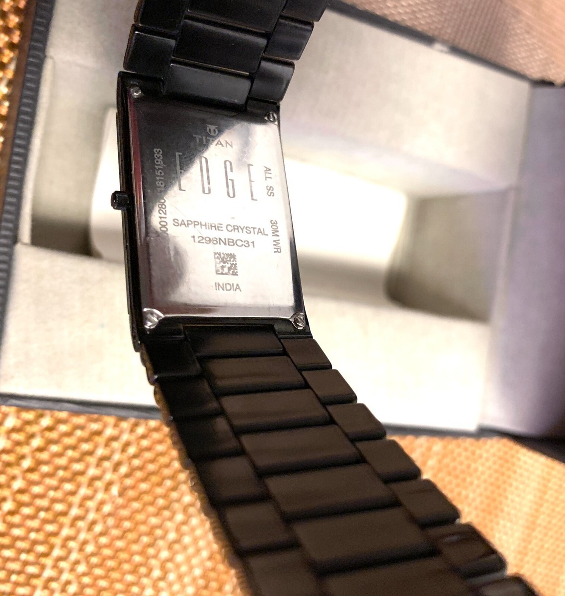 TITAN EDGE 腕時計　インド製　TITAN WATCH Titan Edge Ceramic Quartz Special Edition Sapphire Crystal