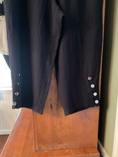 JM Collection Capri Petite Medium black with silver buttons EUC