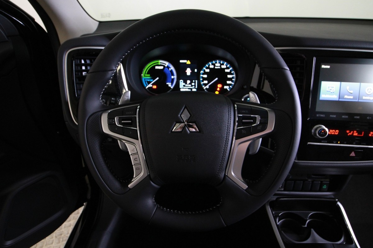 Mitsubishi Outlander 2,4 PHEV Inform+ CVT 4WD