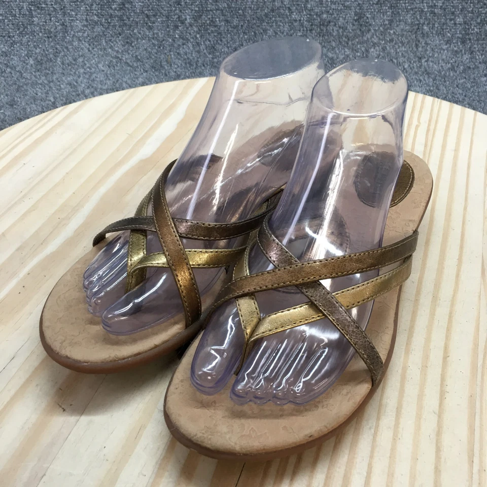 Sandalias Merona para mujer 9 tangas con tiras doradas imitación cuero sin cordones cuña informales Foto 3 de 4