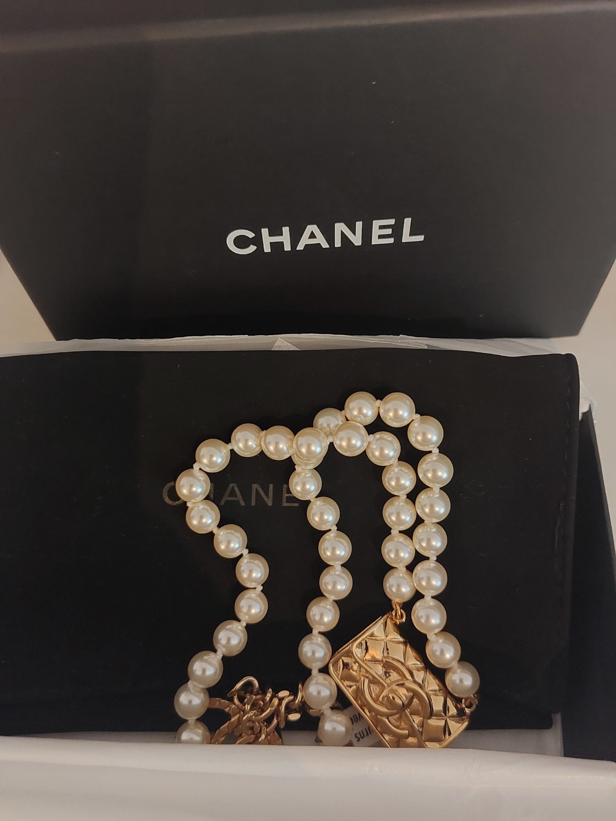 Chanel Pearl Gold Plated Quilted Flap Bag Necklace 2023 Box / Pouch RRP: £1600 image 10