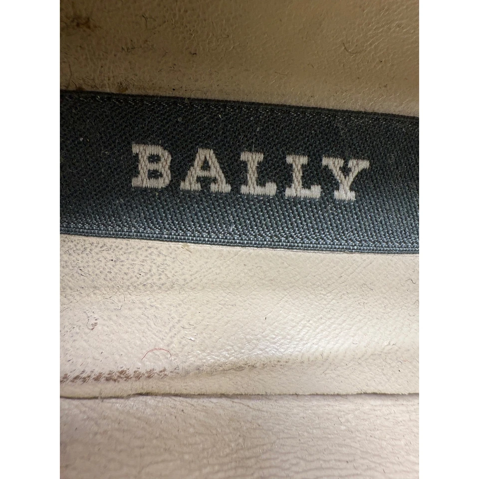 Tacones mocasines Bally de cuero negro hebilla dorada punta cuadrada para mujer talla 8,5 M Foto 2 de 4