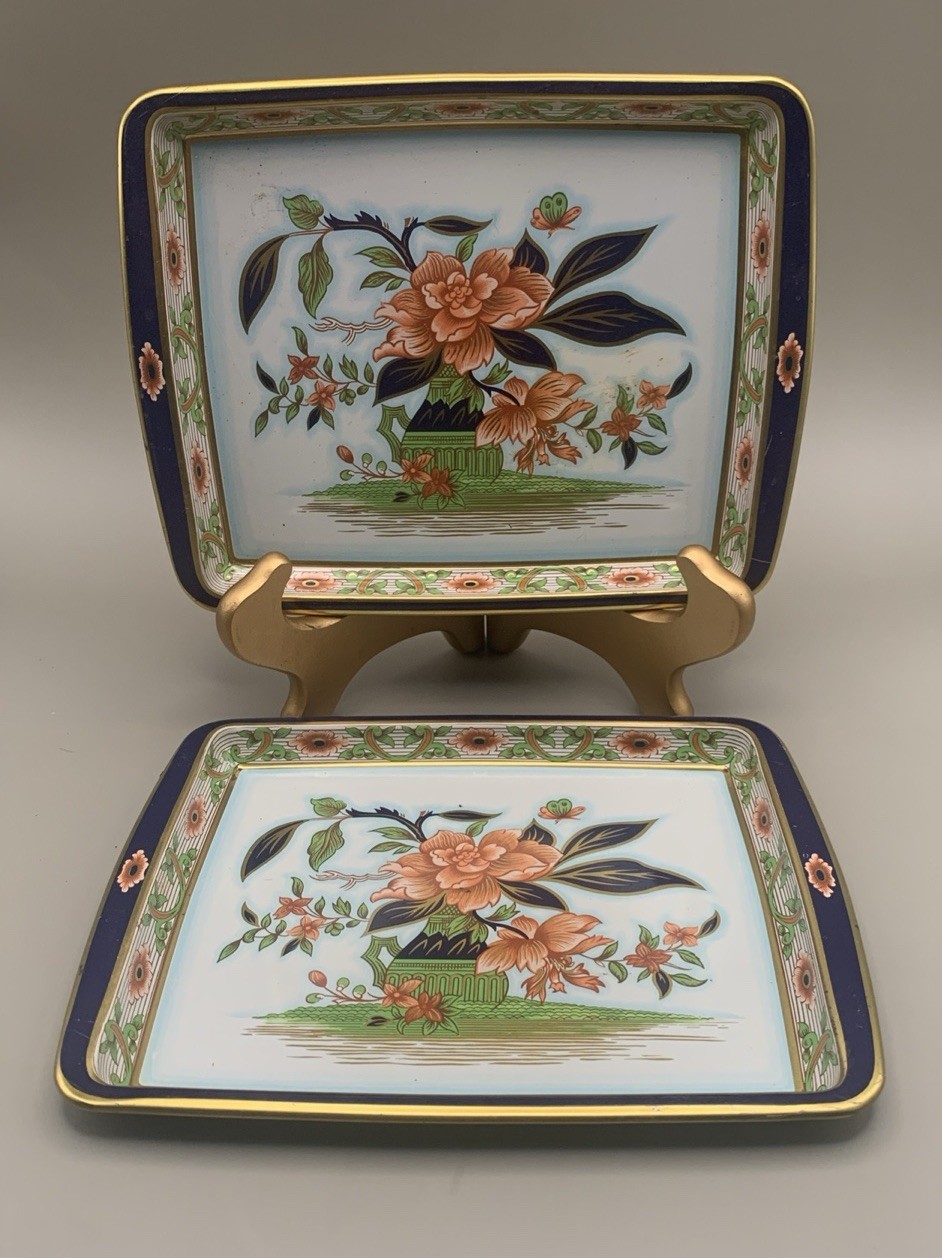 Set of two Daher Decorated Ware floral metal trays made in England