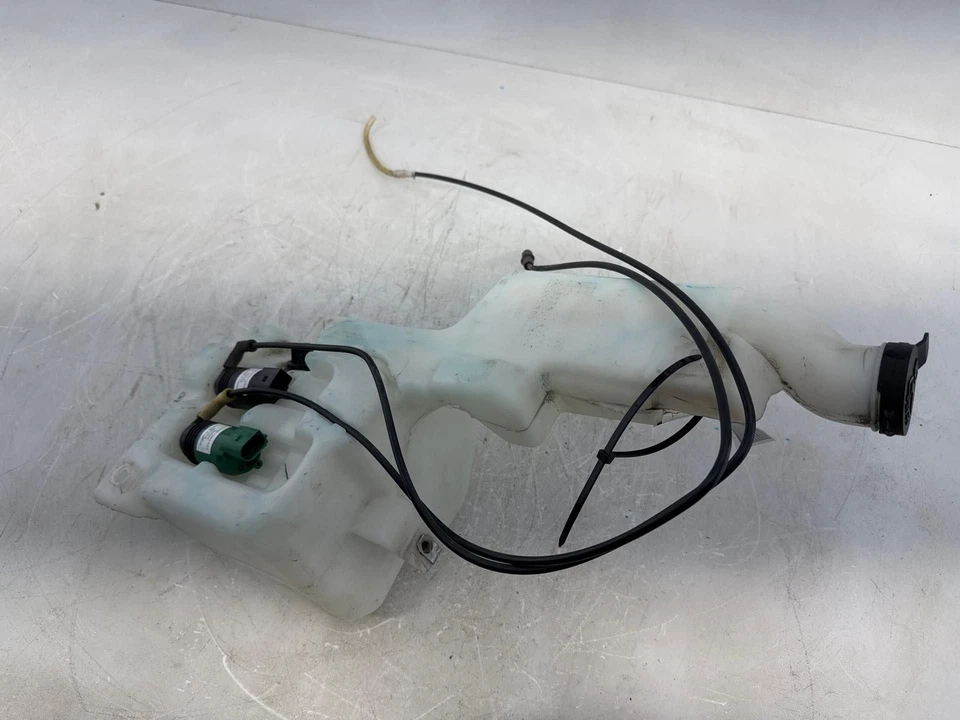 GMC Yukon XL 2015-2020 parabrisas lavadora líquido depósito botella tanque fabricante de equipos originales Foto 4 de 4