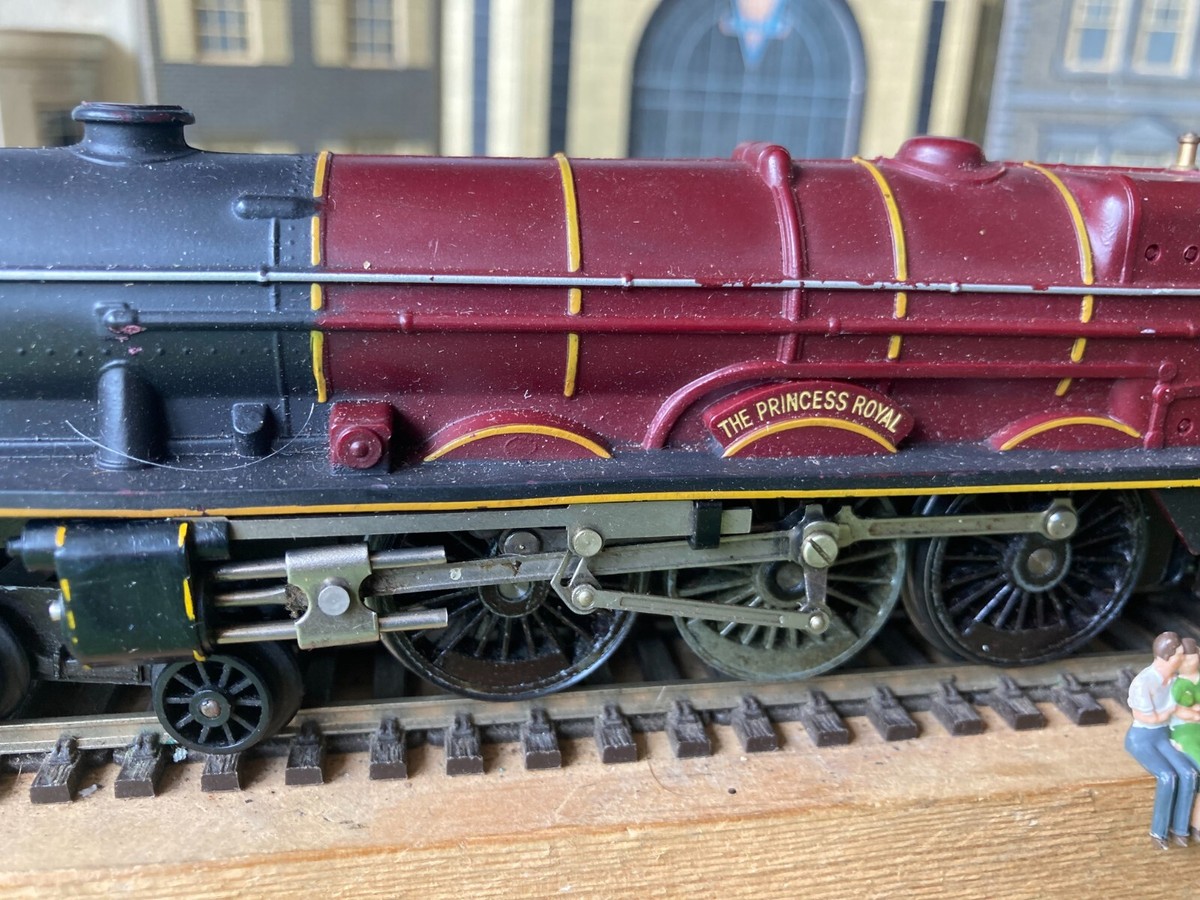 Triang R.258 The Princess Royal Locomotive 46200 & R34 Tender. maroon