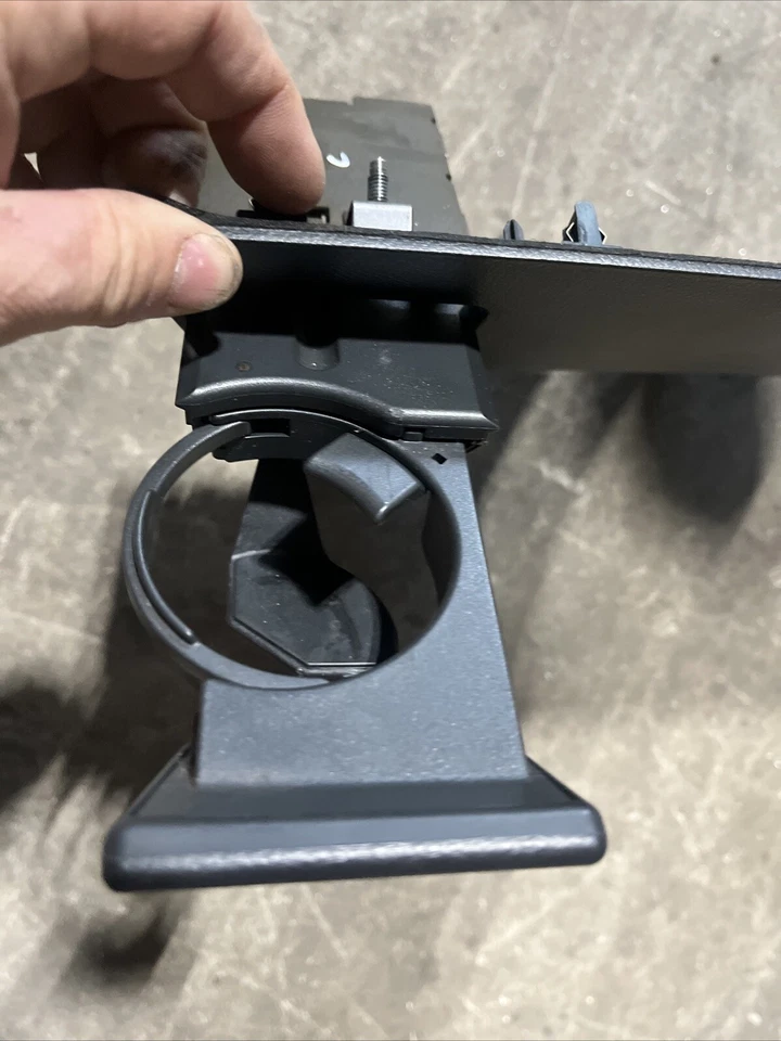 Portavasos para tablero de instrumentos Nissan 350Z 2003-2006 usado Foto 3 de 4