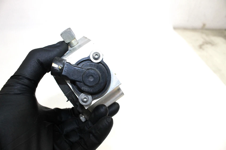 2007 07 Victory Polaris Kingpin King Pin Throttle Bodies Body - Image 3 of 4