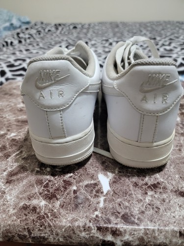 Size 9.5 - Nike Air Force 1 '07 Low Triple White Men's CW2288-111 sneakers - Picture 4 of 6
