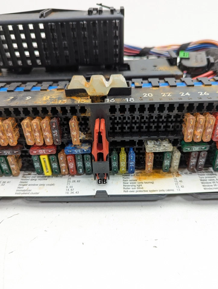 BMW X3 E83 3.0 2004-2010 interior delantero caja de fusibles relé fusibles 8364542 fabricante de equipos originales Foto 3 de 4