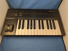 Native Instruments Komplete Kontrol A25 - 25-Key Controller for KOMPLETE