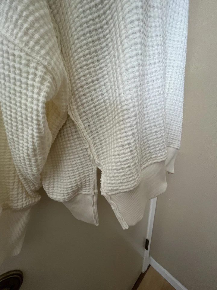 Sudadera AMERICAN EAGLE Seriously Lived In Talla XS Off White Waffle Cuello en V Cuadrada Foto 2 de 4